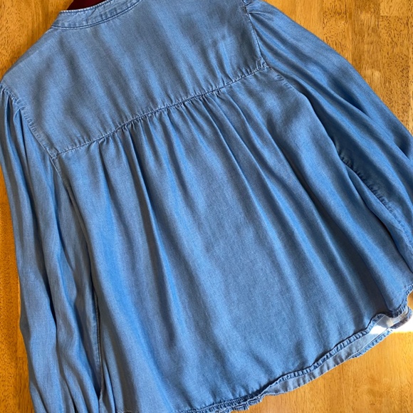 Time and Tru denim button up swing top - Picture 2 of 5